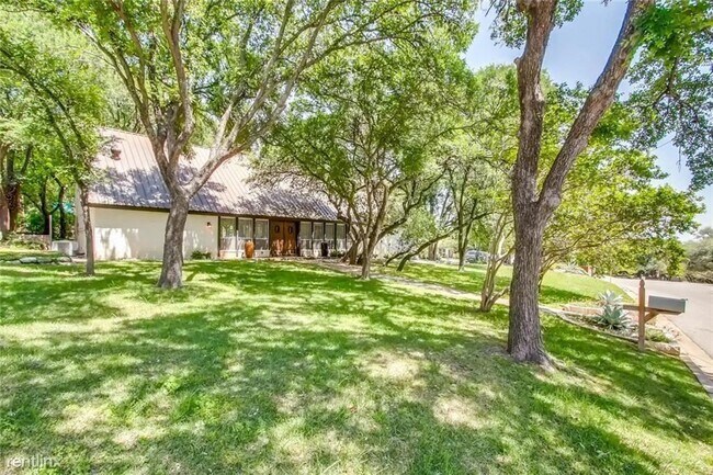 Foto del edificio - 4 br, 2.5 bath House - 4701 Timberline Dr