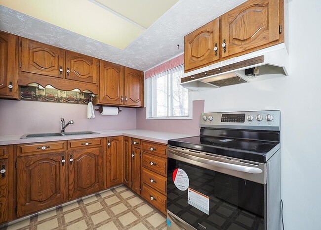 Building Photo - 2185 Mabey Dr