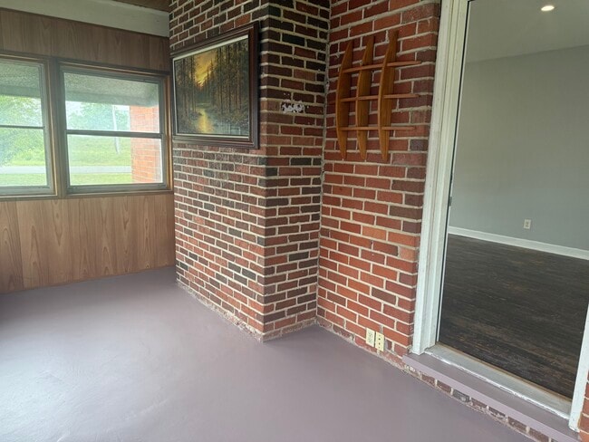 Building Photo - 129 Garber Ln