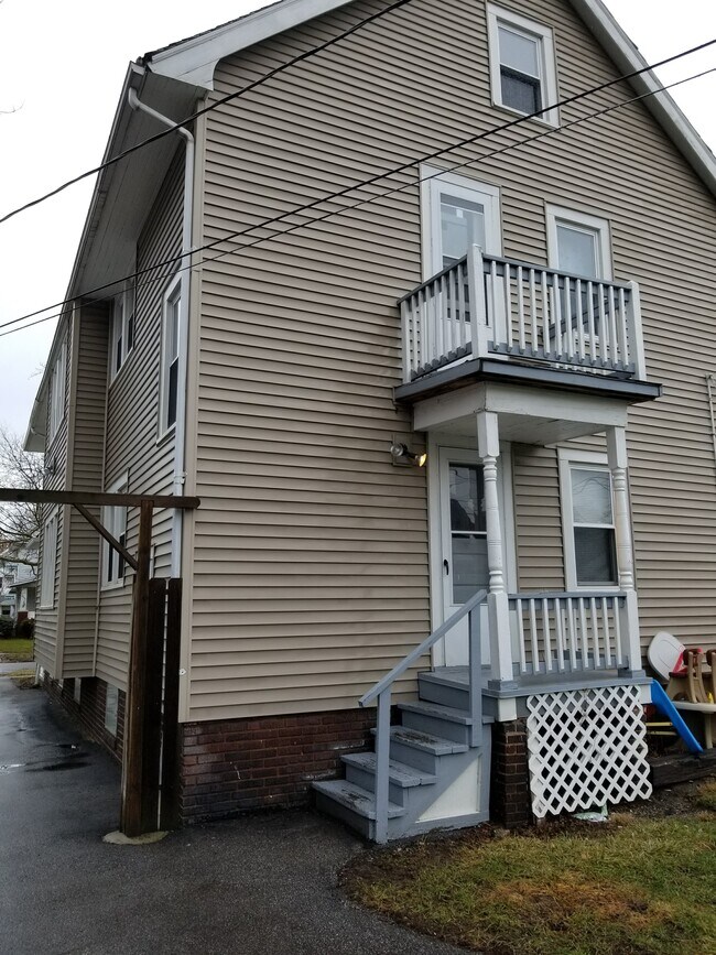 Foto del edificio - 10113 Champion Ave