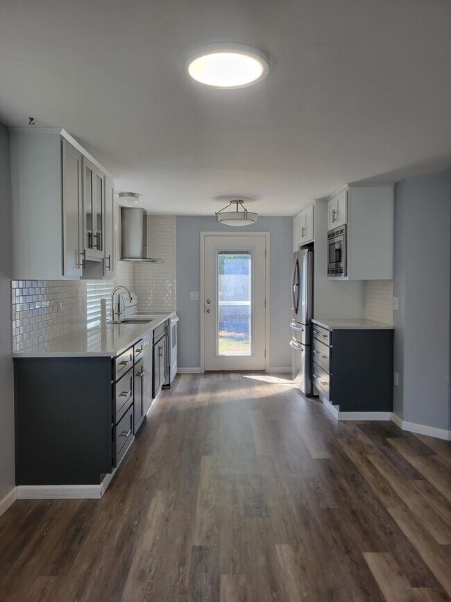 Building Photo - Newly renovated 1-story home in Bonney Lake