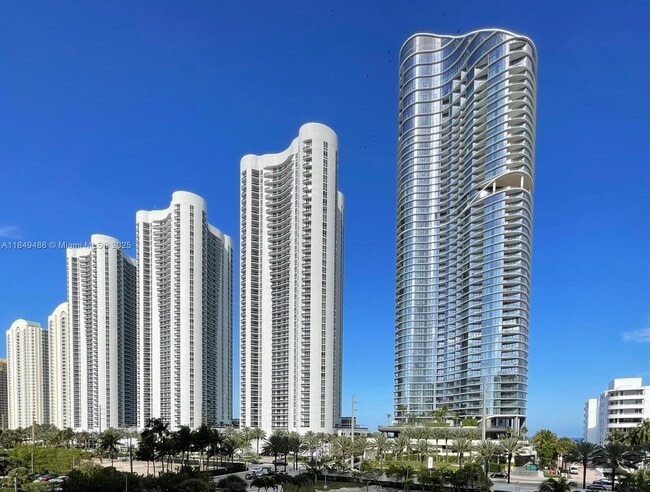 Foto del edificio - 100 Bayview Dr