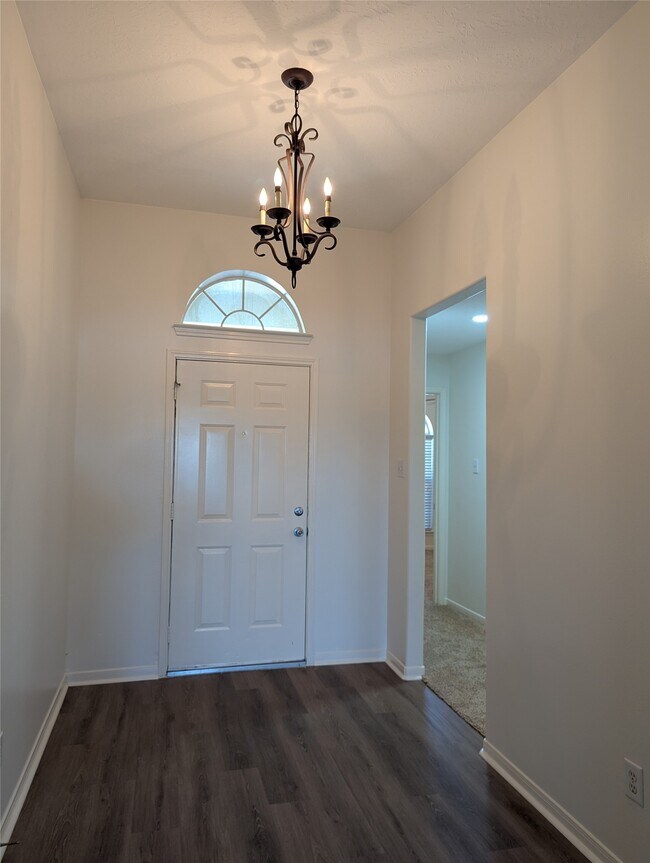 Foto del edificio - 5618 Savannah Woods Ln
