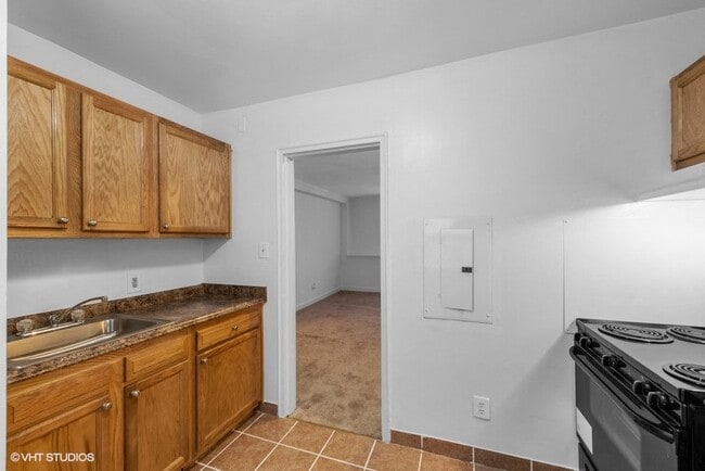 Cocina estilo galera - Croydon Manor Apartments