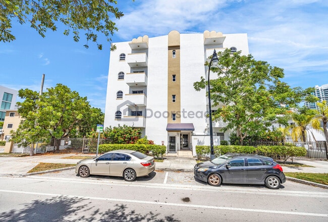 Building Photo - 3051 SW 27th Ave
