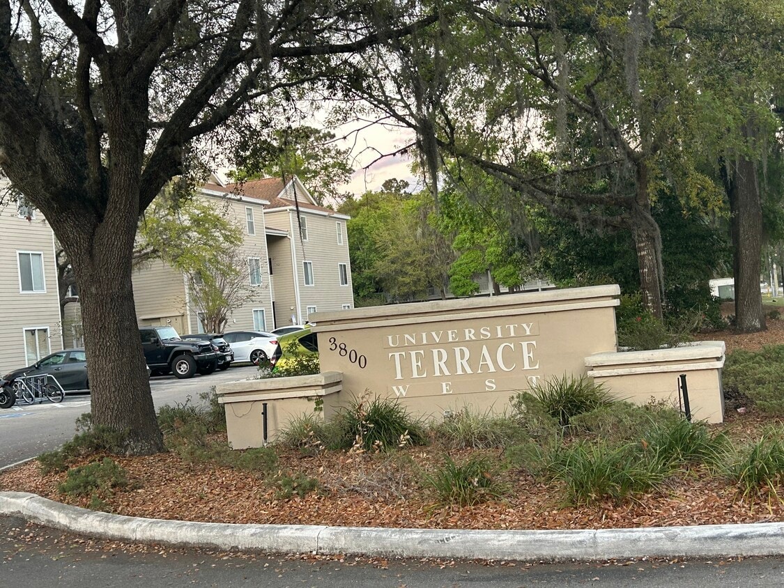 Primary Photo - 3800 SW 20th Ave