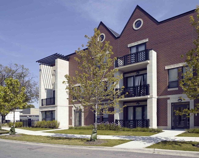 Oakwood Shores Apartments* Apartments Chicago, IL