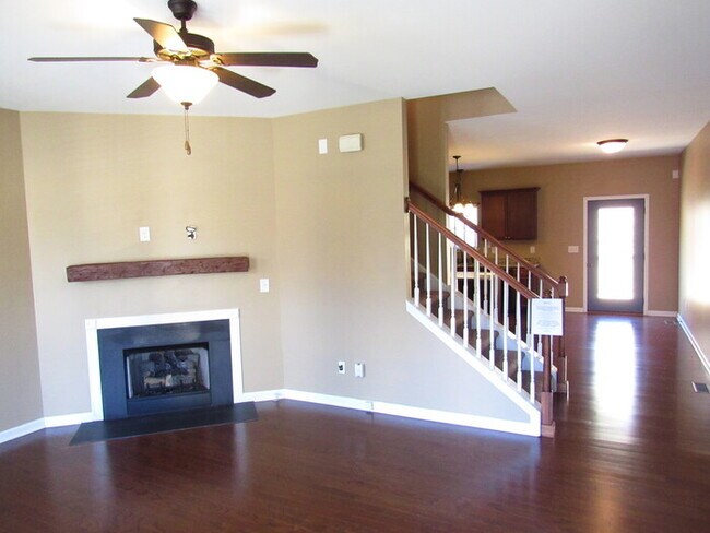 Building Photo - Delvin Downs 4 bedroom 2.5 bathroom w/ 2 c...