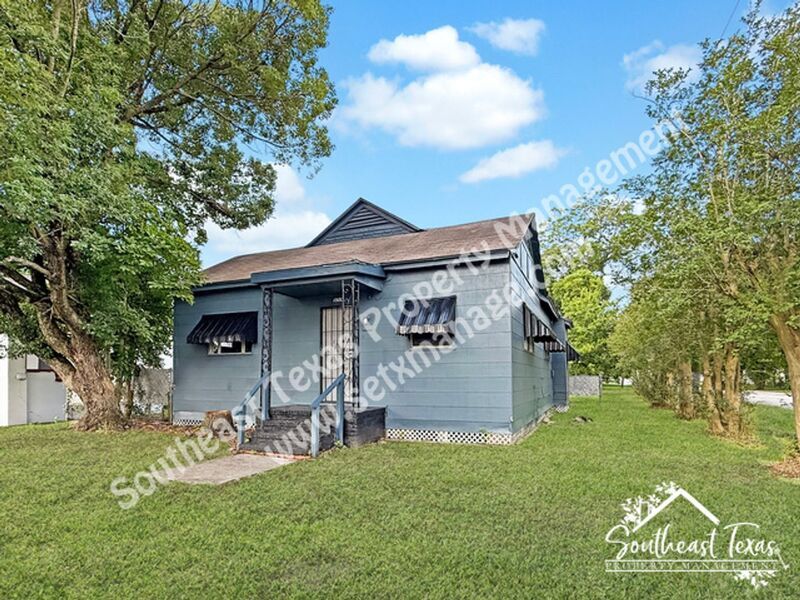 Primary Photo - 1500 Ave C