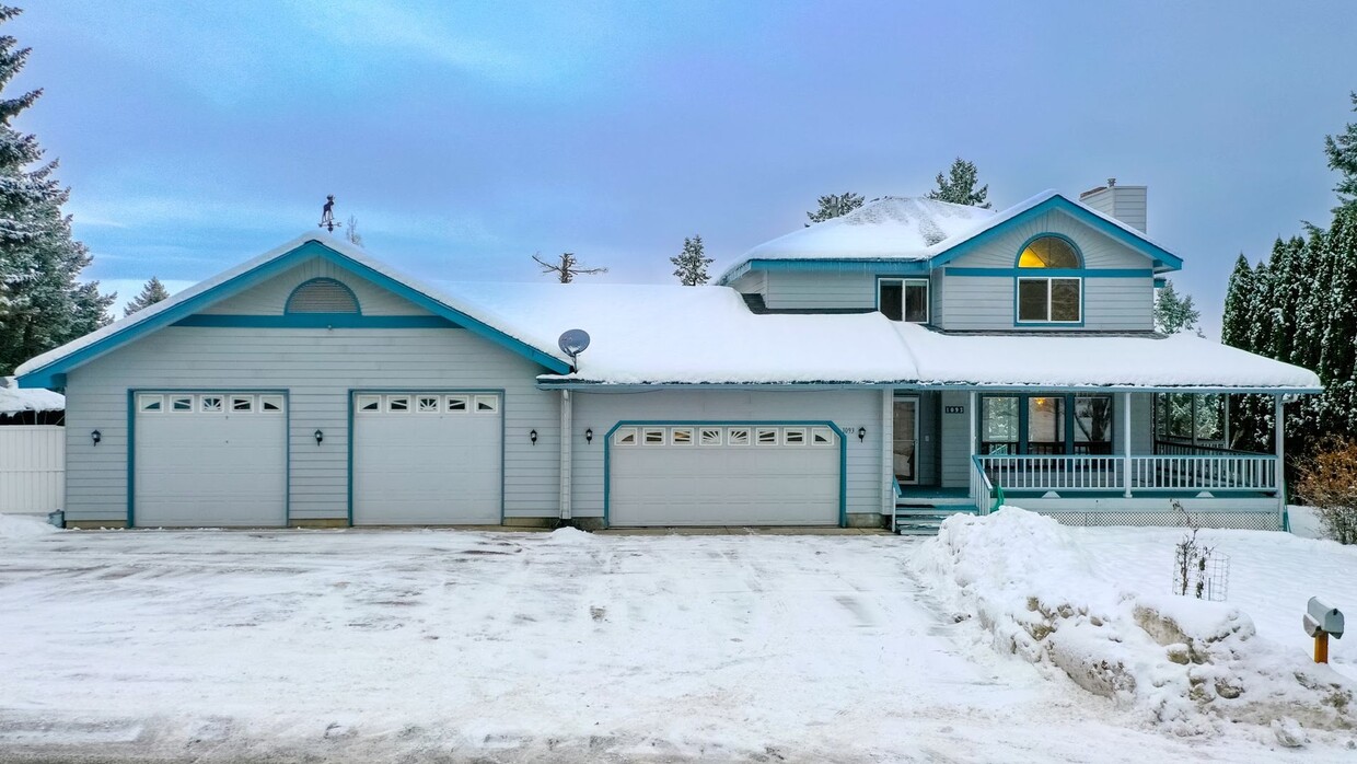 Foto principal - Two Story home with Finished basement- Hayden