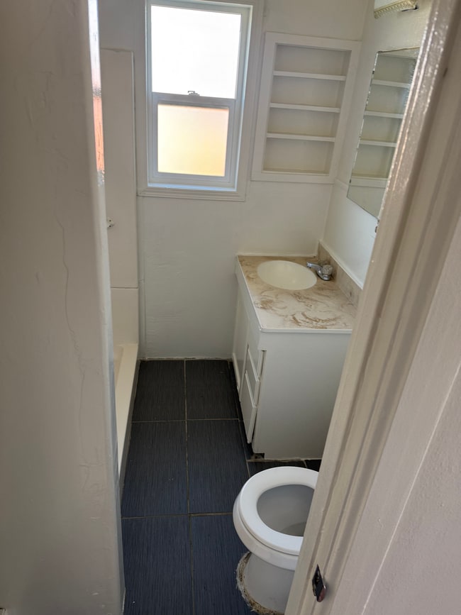 Building Photo - 411 Grand Ave