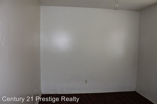 Building Photo - 1320 Plummer Dr