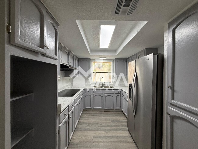 Foto del edificio - 6735 Stone Lake Dr