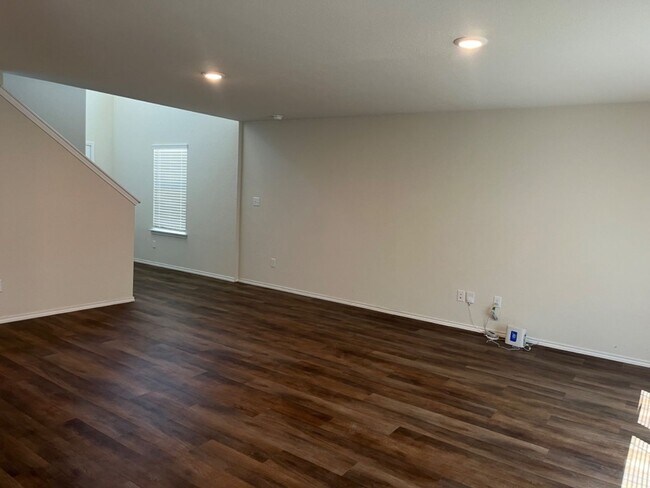 Building Photo - Charming 3BR House in San Antonio