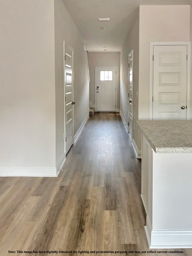 Foto del edificio - "Charming 3-Bed Townhouse Retreat with 2.5 Baths in Pensacola – Spacious 1537 Sq Ft!"