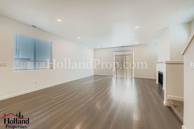 Building Photo - ** New Price + $300 Off First Month – Appl...