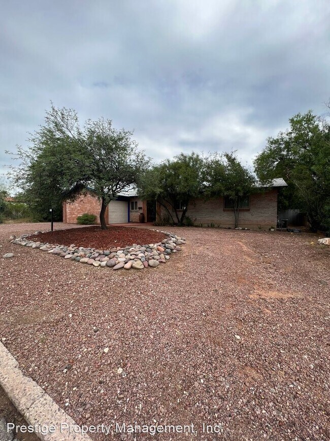 4 br, 2 bath House - 2945 E 1st photo'