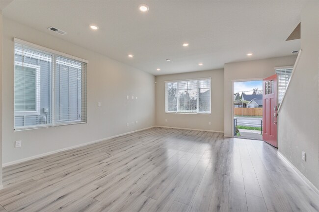 Building Photo - 31547 NW North Ave