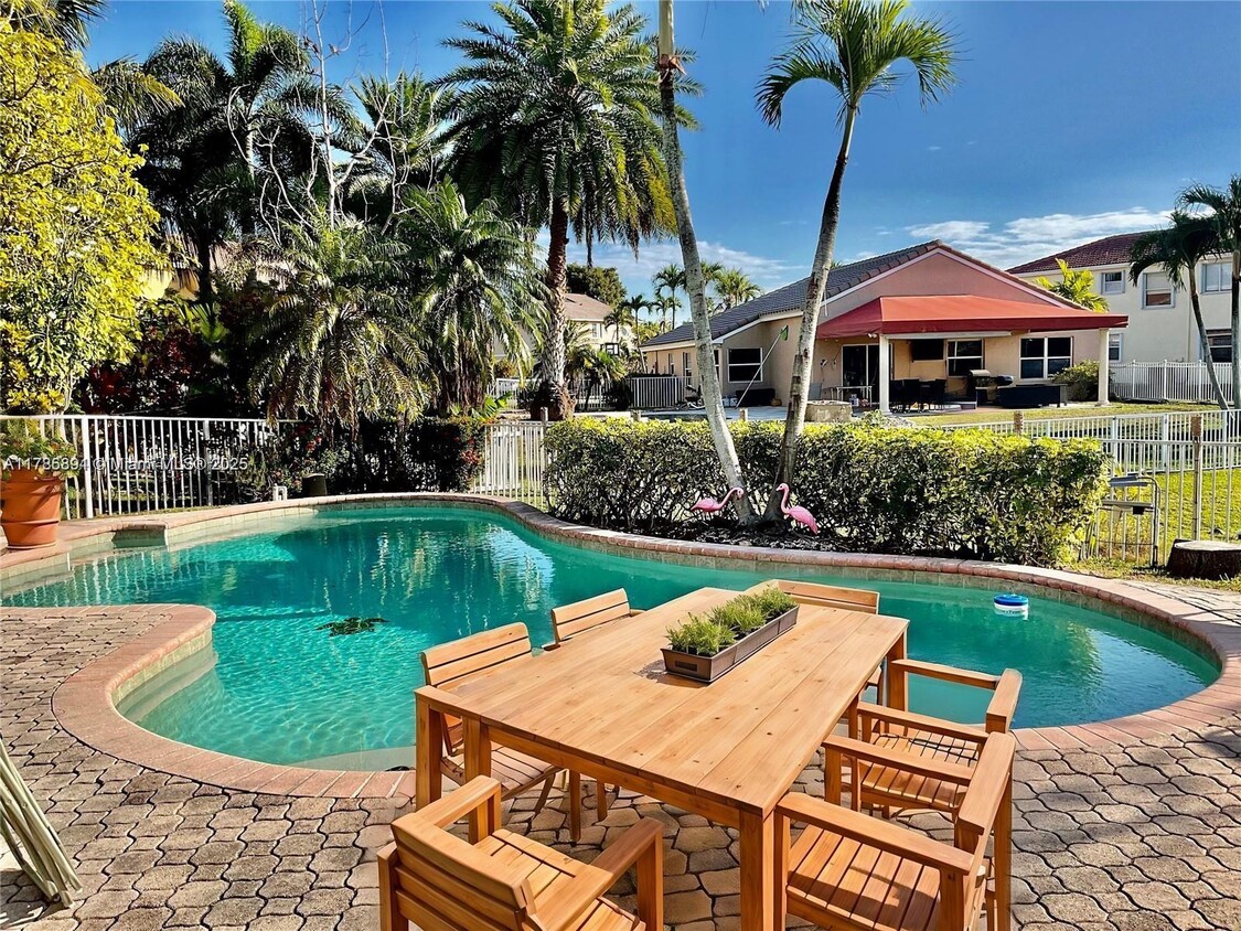Foto principal - 421 SW 195th Ave