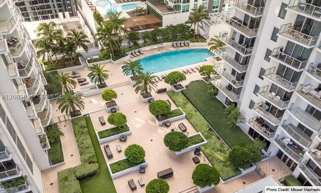 Building Photo - 1060 Brickell Ave