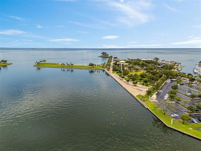 Building Photo - 300 Beach Dr NE