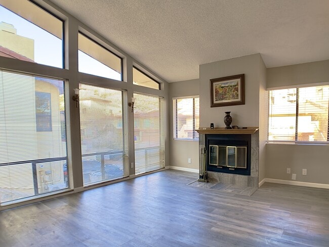 Building Photo - 215 Canyon Terrace Dr