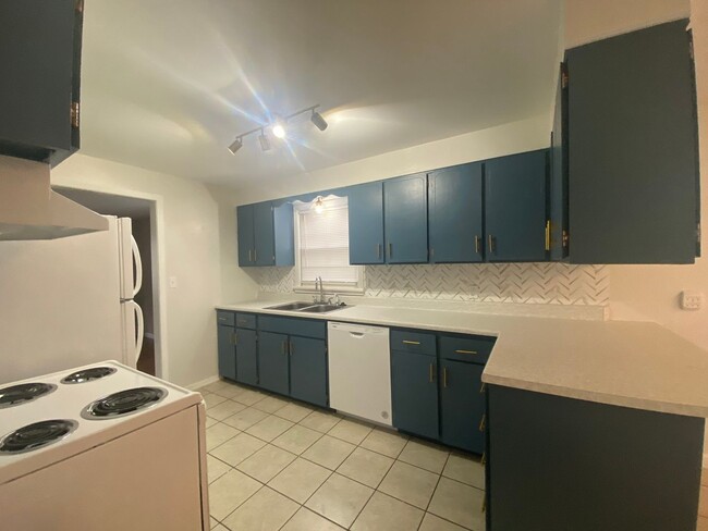 Foto del edificio - Audubon-Downriver Neighborhood 3+ bedroom,...