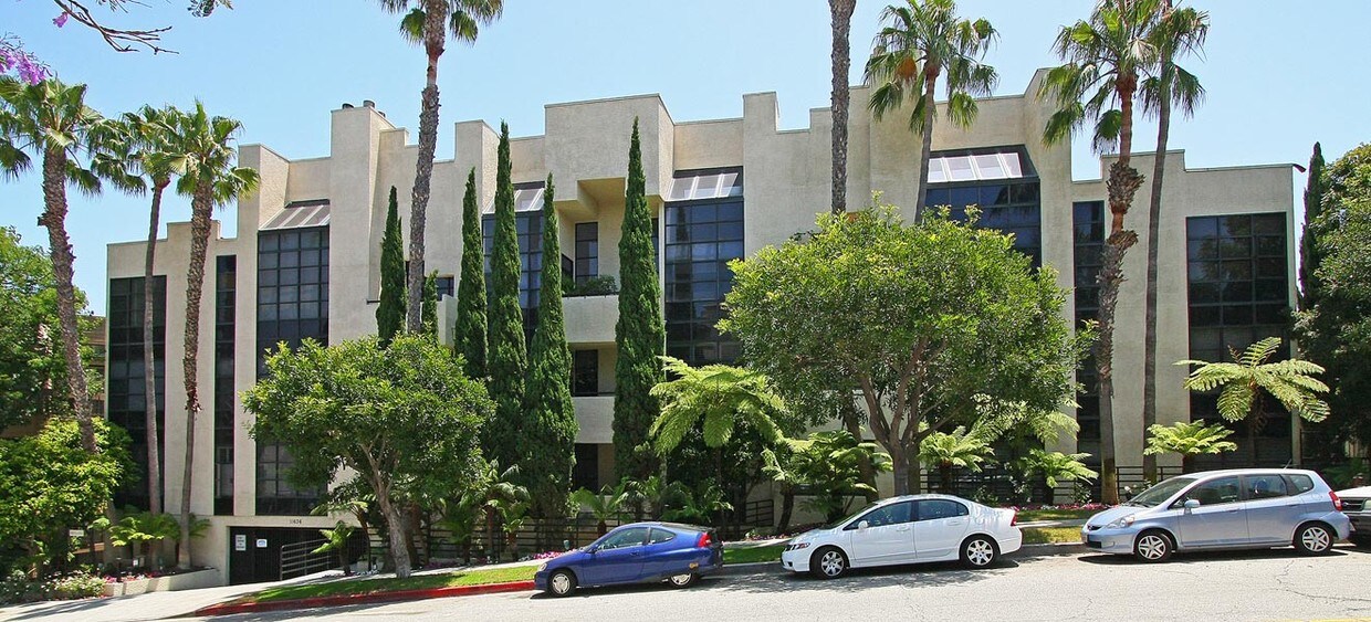 11636 Montana Ave, Los Angeles, CA 90049 Townhome Rentals in Los