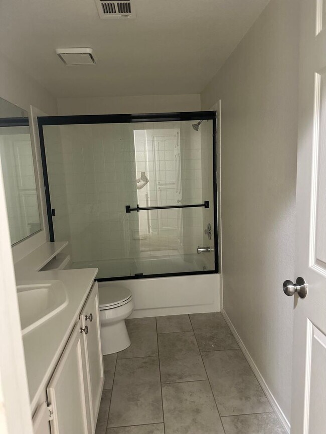 Building Photo - Welcome to Your Dream Home!