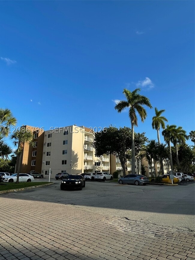 Building Photo - 6950 Miami Gardens Dr