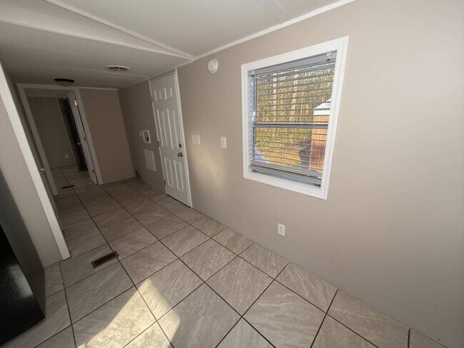 Foto del edificio - 3118 Dudley Rd
