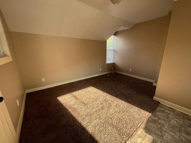 Building Photo - 220 W Butler