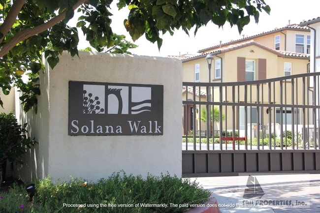 Building Photo - Beautiful Upgraded 3 Bd 3.5 Bth w/Large Bo...