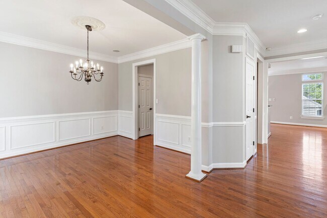 Building Photo - Spacious Home in Port Potomac