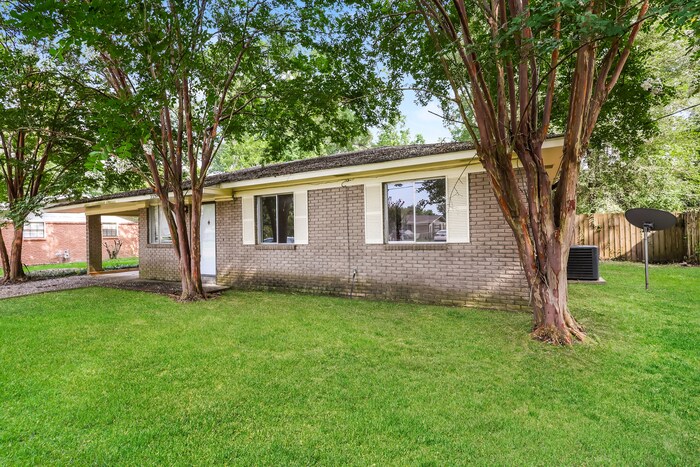 Foto del edificio - 4 Bedroom Brick Home
