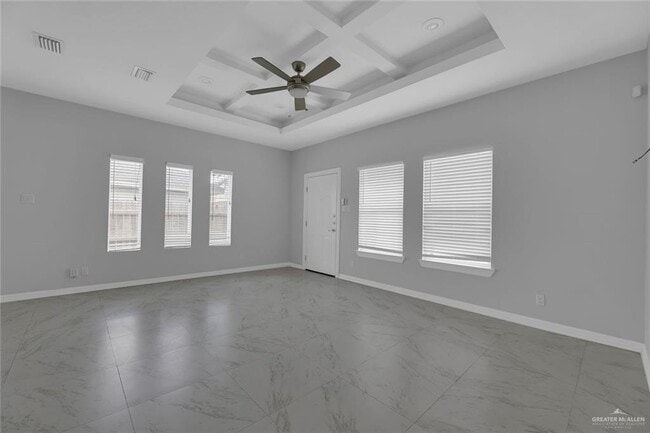 Building Photo - 1012 E la Cantera Ave