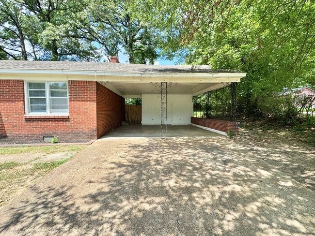 Building Photo - 1220 Brower St