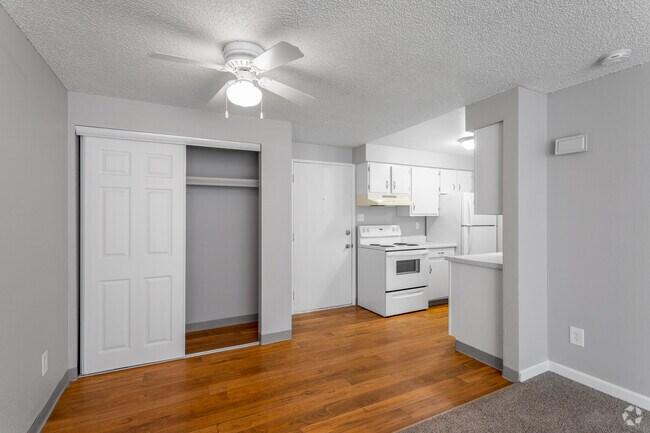 Adams Square Apartments Spokane Wa Apartments Com