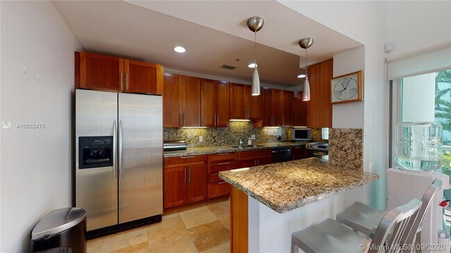 Building Photo - 2699  Tigertail Ave 24 Miami Fl 33133
