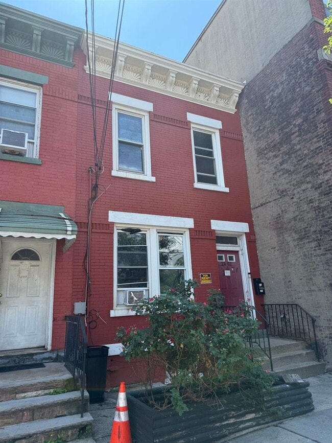 Building Photo - 2402 West St