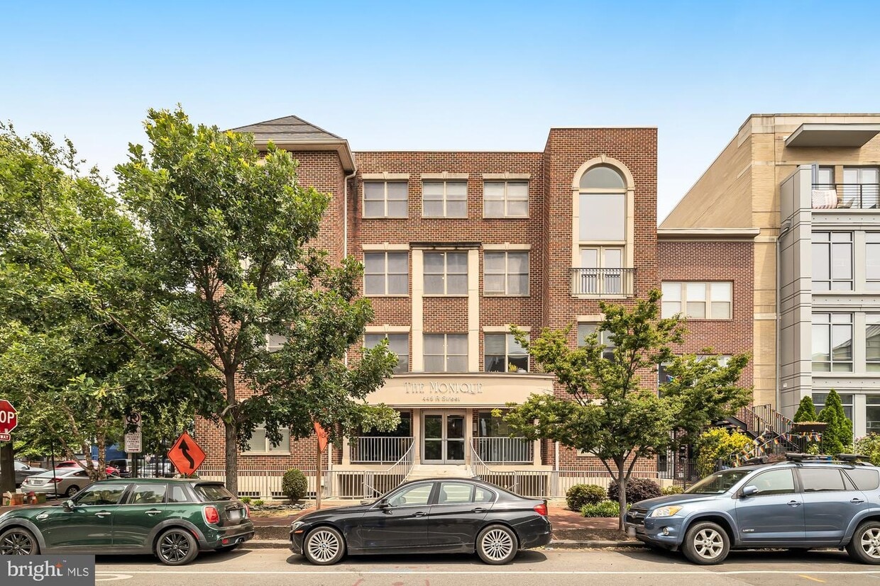 Primary Photo - 449 R St NW