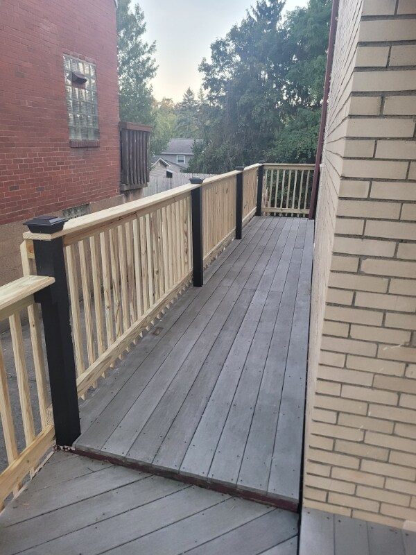 Foto del edificio - 728 Mayville Ave