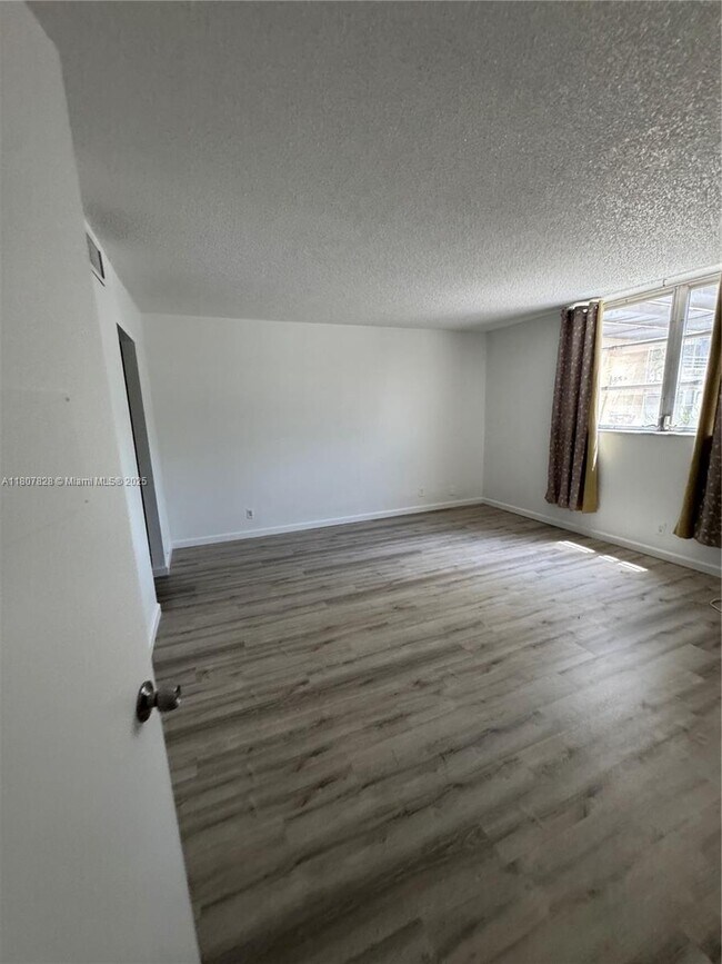 Foto del edificio - 403 NW 68th Ave