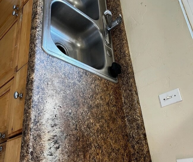 Foto del edificio - 3676 Euclid Ave