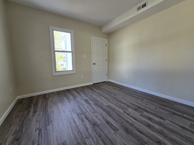 Building Photo - 316 Columbia Blvd