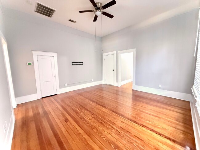 Foto del edificio - 429 E Carson St