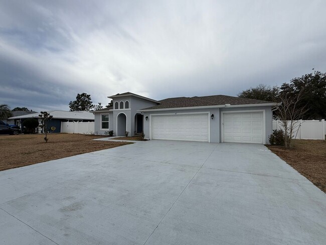 Foto del edificio - Beautiful 4 bedroom 2 bathroom home