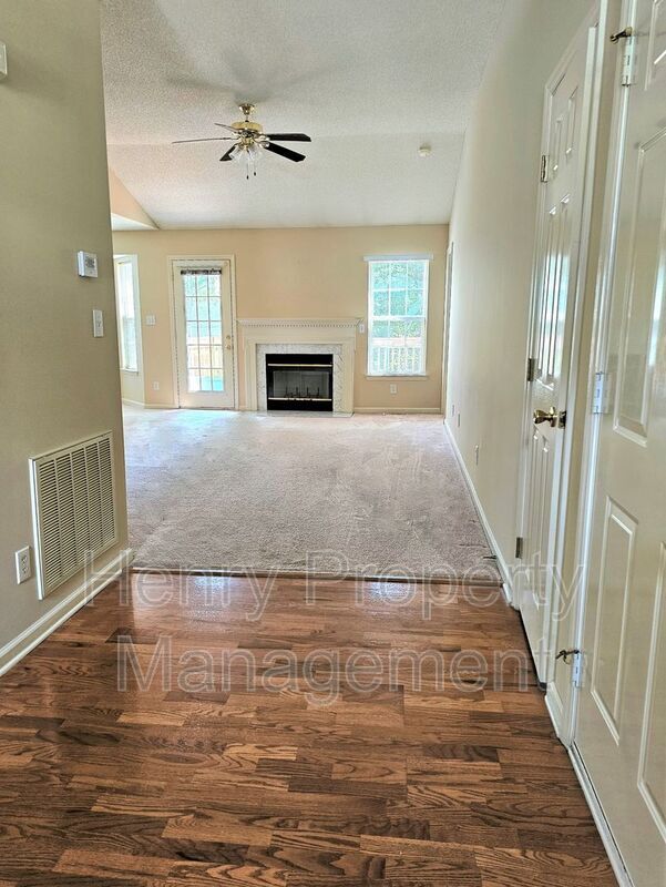 Building Photo - 109 Gremar Dr.