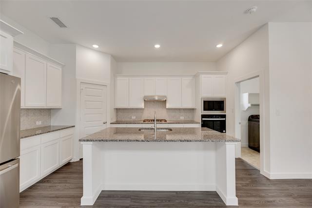 Foto del edificio - 15543 Fringe Tree Rd