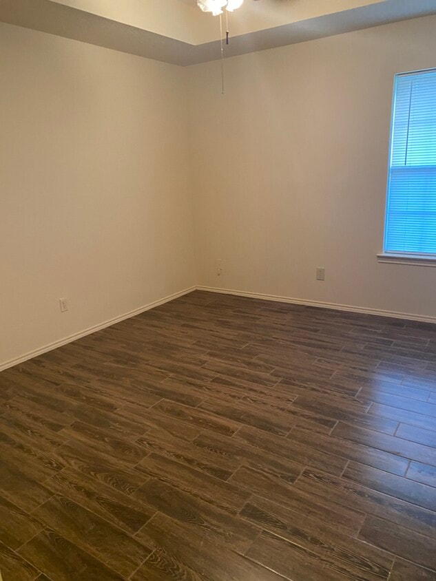 Photo - 201 Brook Cir (Krum, TX)